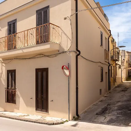 Casa Verga Con Terrazza By Wonderful Italy *